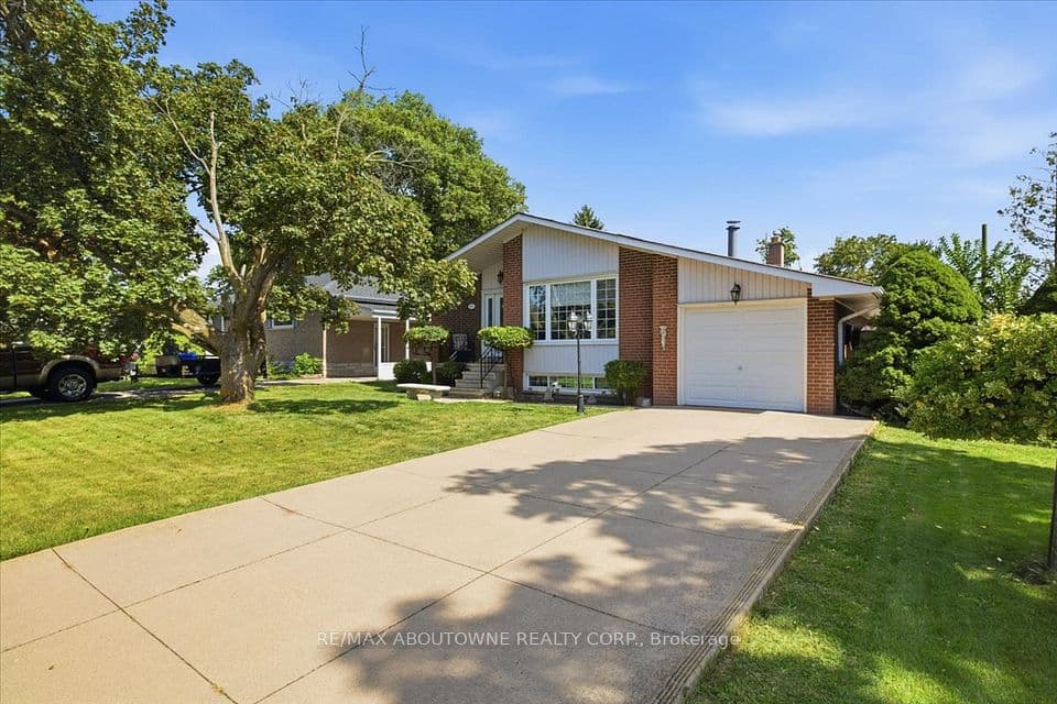 343 Duncombe Drive, Burlington, ON L7L 4M2 – photo 2