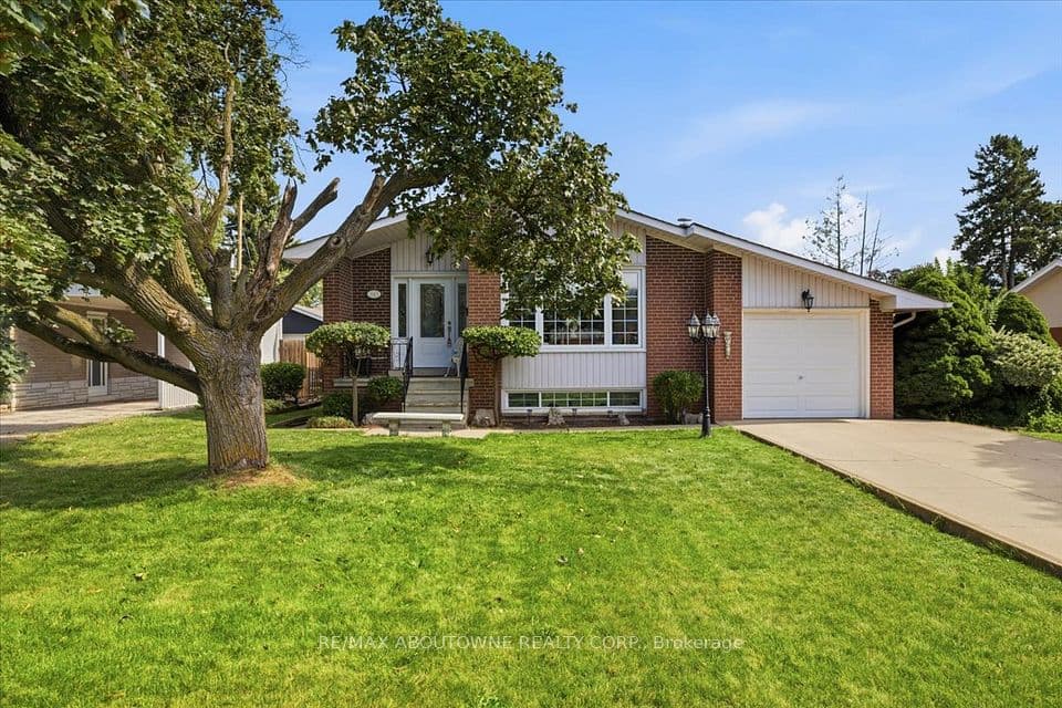 343 Duncombe Drive, Burlington, ON L7L 4M2 – main photo