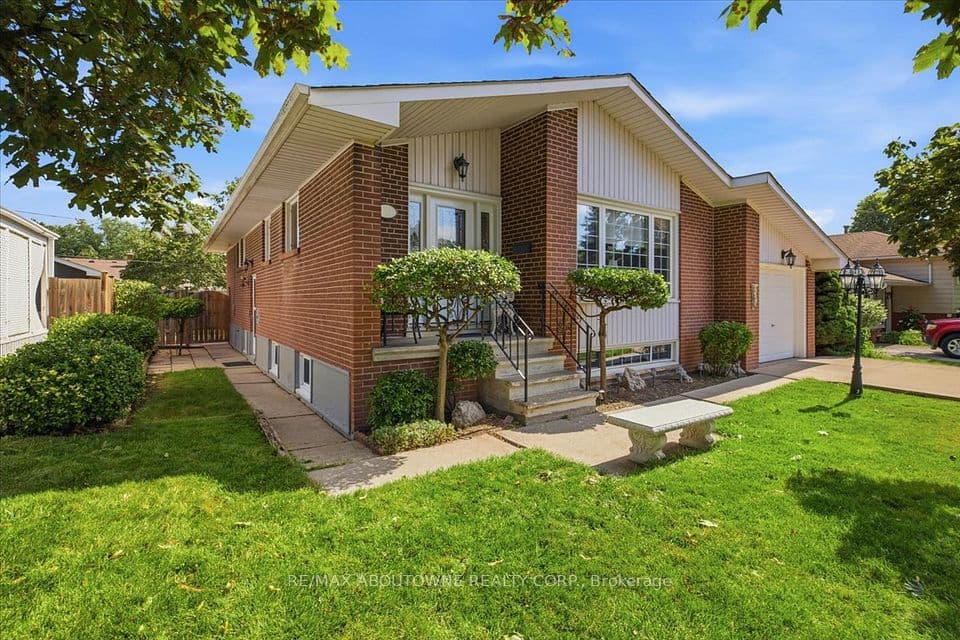 343 Duncombe Drive, Burlington, ON L7L 4M2 – photo 3
