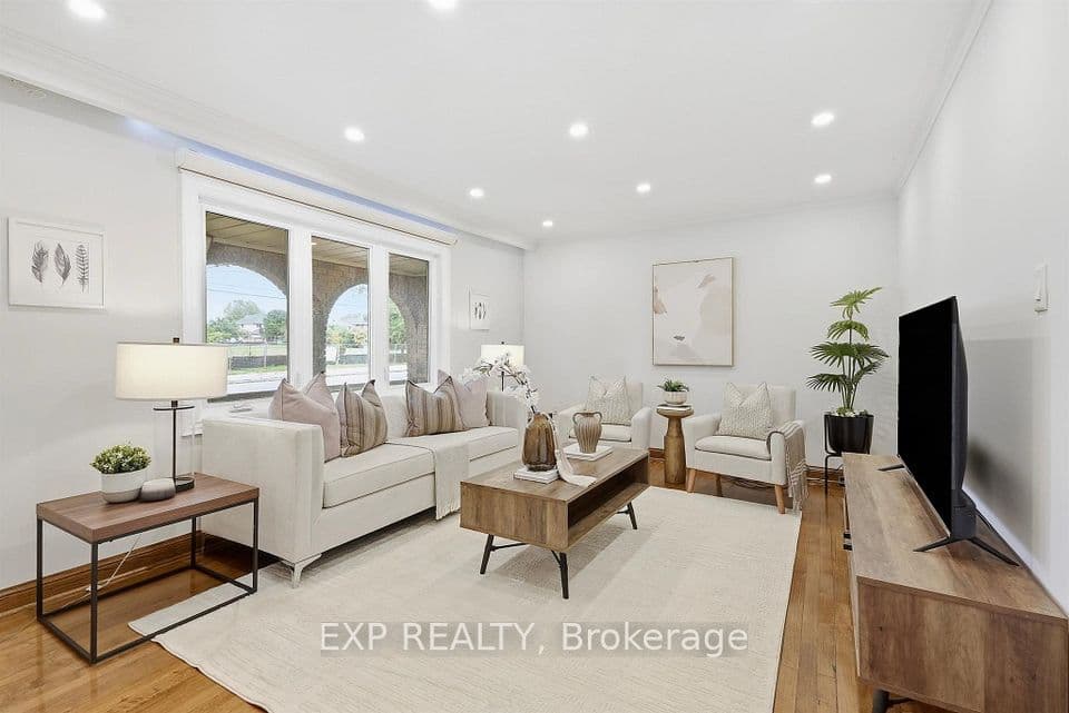 21 Wallasey Avenue, Toronto, ON M9M 1E1 – main photo