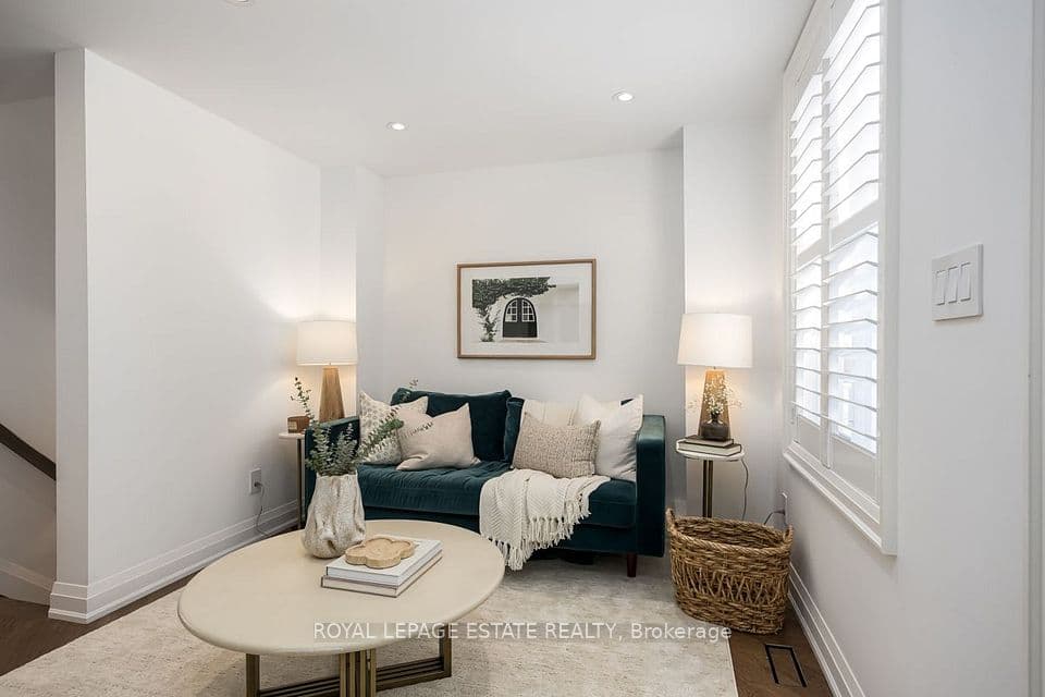 370 Silverthorn Avenue, Toronto, ON M6M 3G9 – photo 2