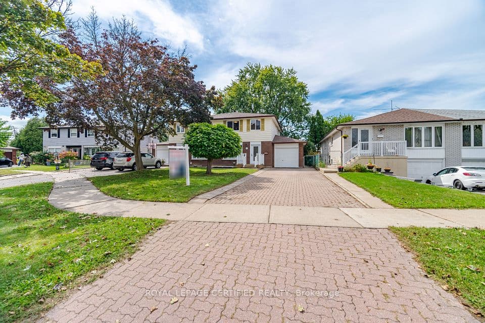 3390 Frobex Court, Mississauga, ON L5C 2B5 – main photo