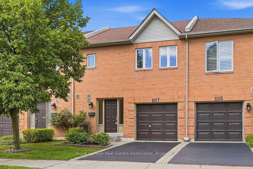 1107 Upper Village Drive, Mississauga, ON L5E 3H9 – photo 2