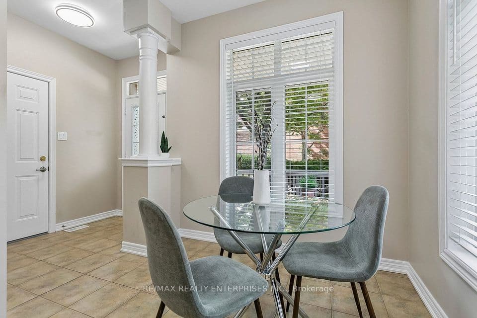 1633 Northmount Avenue 39, Mississauga, ON L5E 1Y9 – photo 3