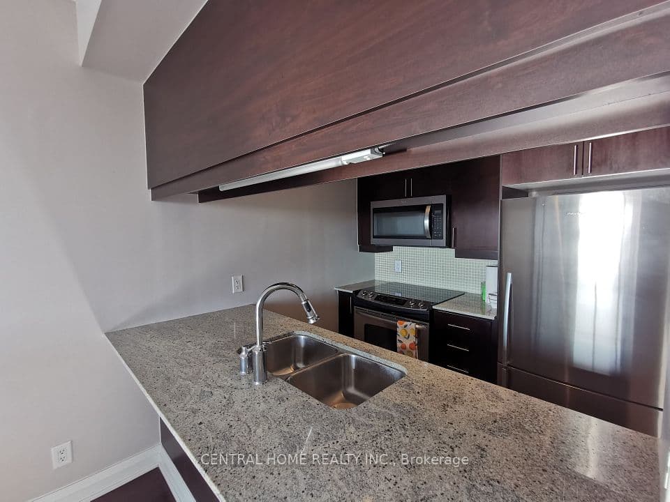 1055 Southdown Road 613, Mississauga, ON L5J 0A3 – photo 3