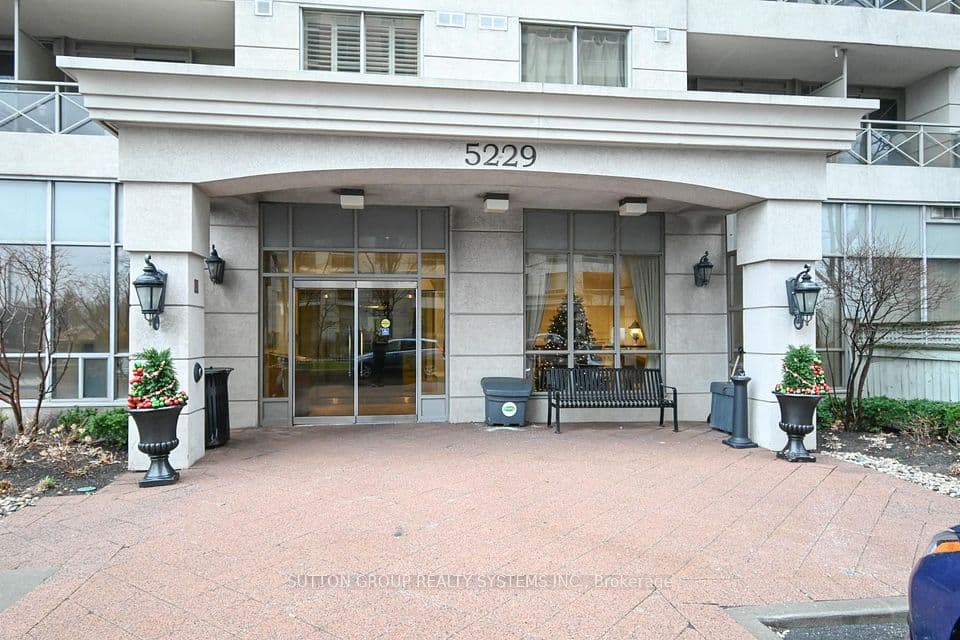 5229 Dundas Street W 605, Toronto, ON M9B 6L9 – photo 3