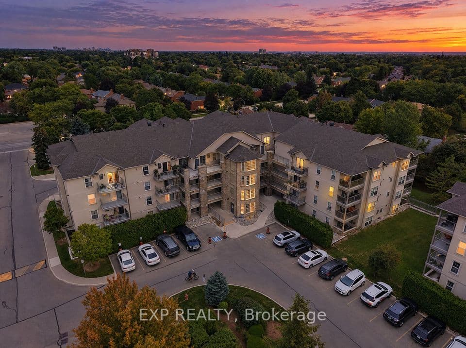 1440 Bishops Gate 206, Oakville, ON L6M 4M9 – main photo
