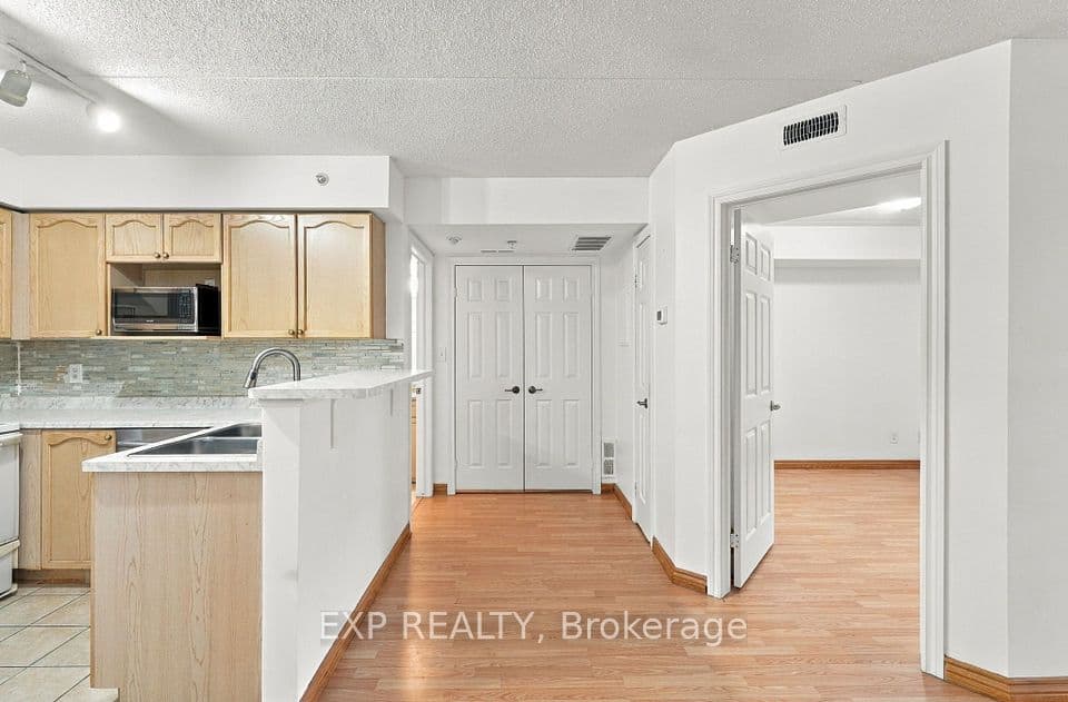1440 Bishops Gate 206, Oakville, ON L6M 4M9 – photo 3