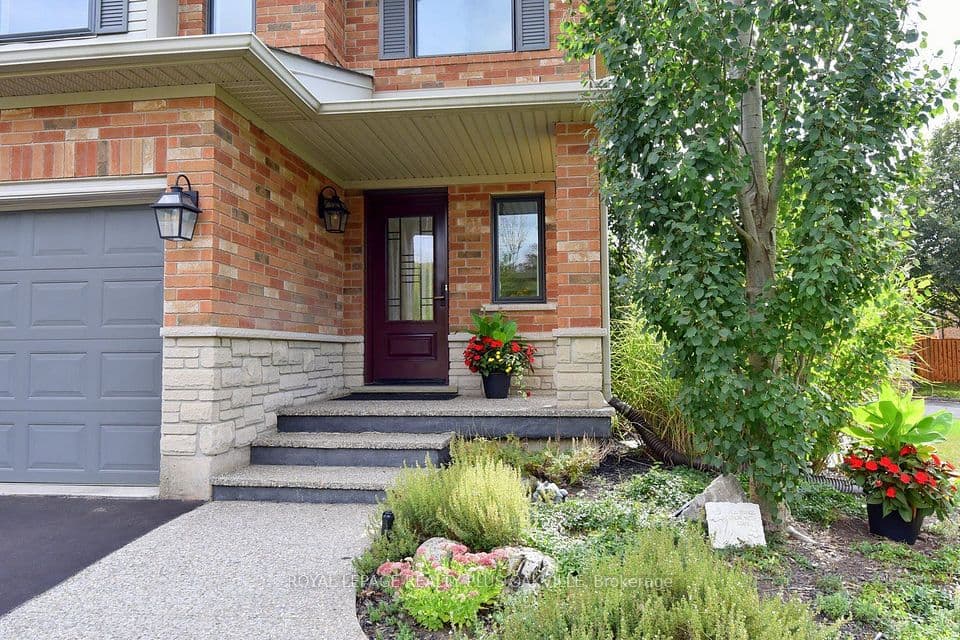 546 Sandcherry Drive, Burlington, ON L7T 4L6 – photo 2