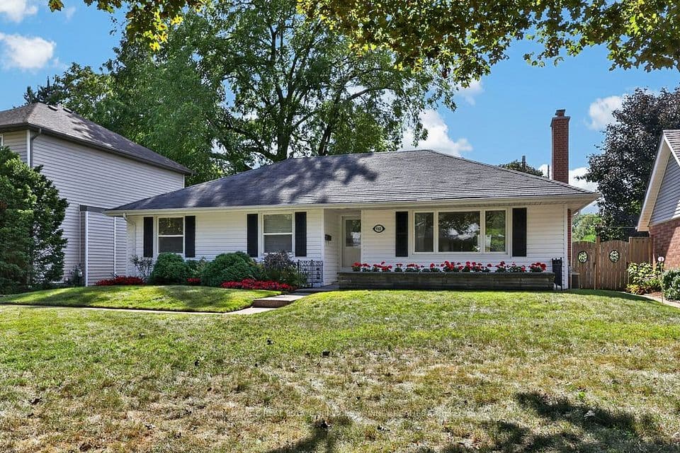 948 Long Drive, Burlington, ON L7T 3K1 – photo 2