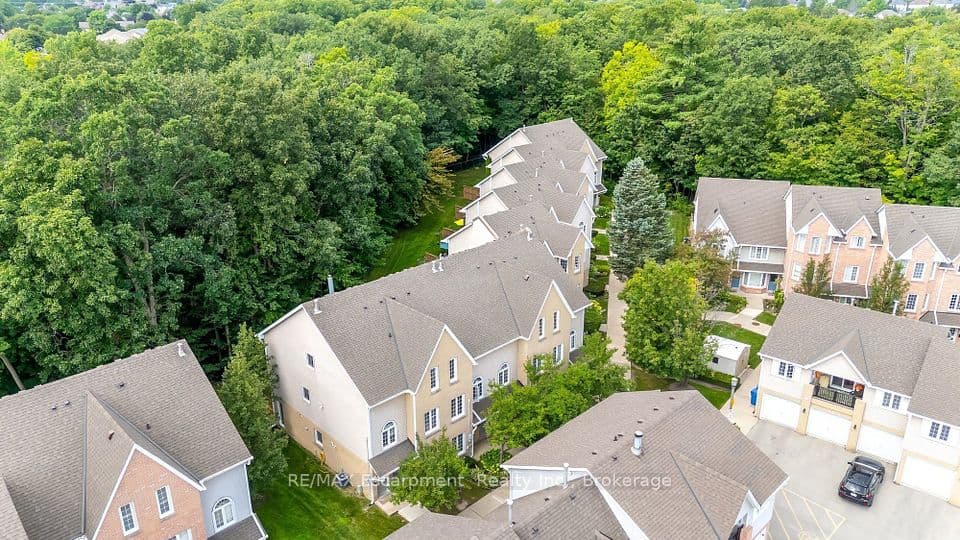 2110 Cleaver Avenue 218, Burlington, ON L7M 3Z3 – main photo