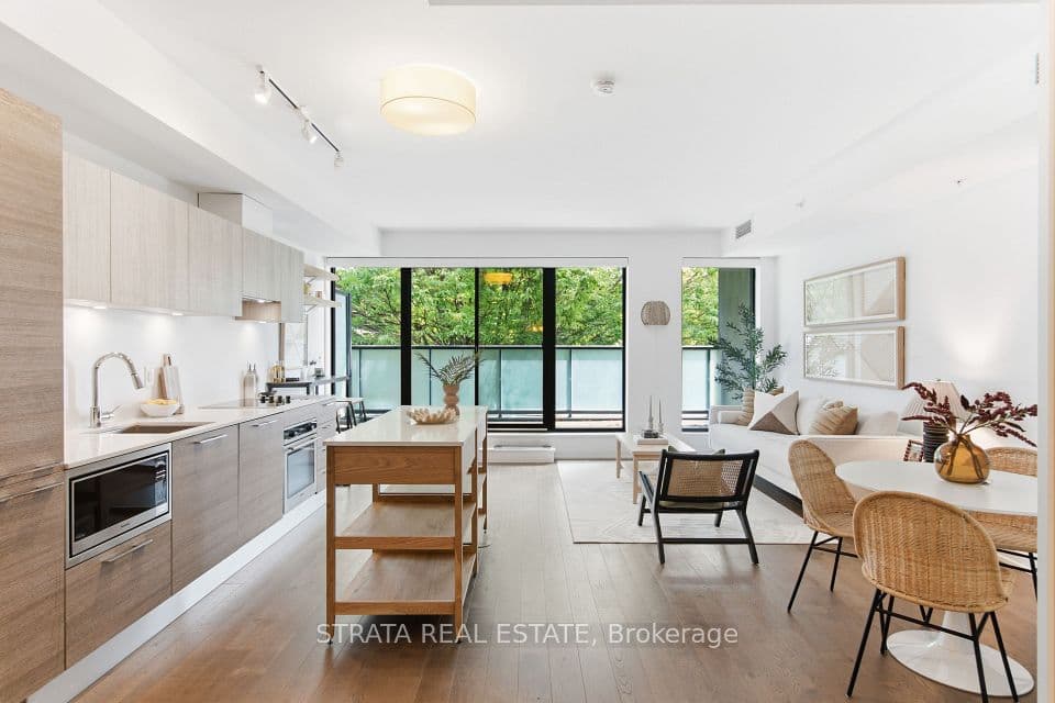 530 Indian Grove 302, Toronto, ON M6P 0B3 – main photo