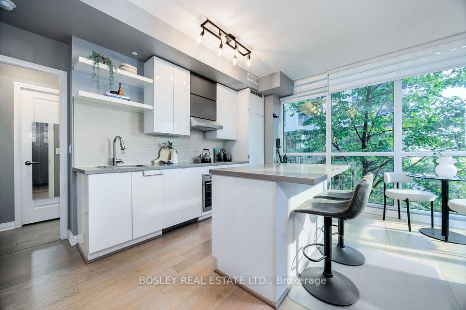 60 Annie Craig Drive 215, Toronto, ON M8V 0C8 – main photo