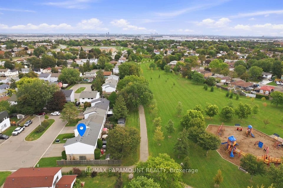 16 Gleneaden Court, Brampton, ON L6S 2J7 – main photo