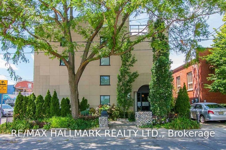 6 Bartlett Avenue 7, Toronto, ON M6H 3E8 – main photo