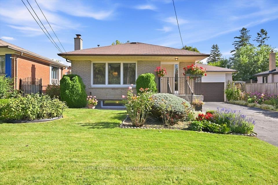 305 Queen Mary Drive, Oakville, ON L6K 3L5 – photo 2