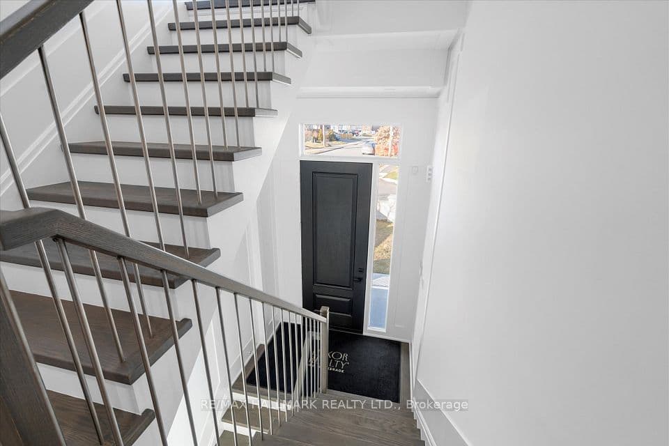 27 Antonio Court 1B, Toronto, ON M9L 2J7 – photo 3