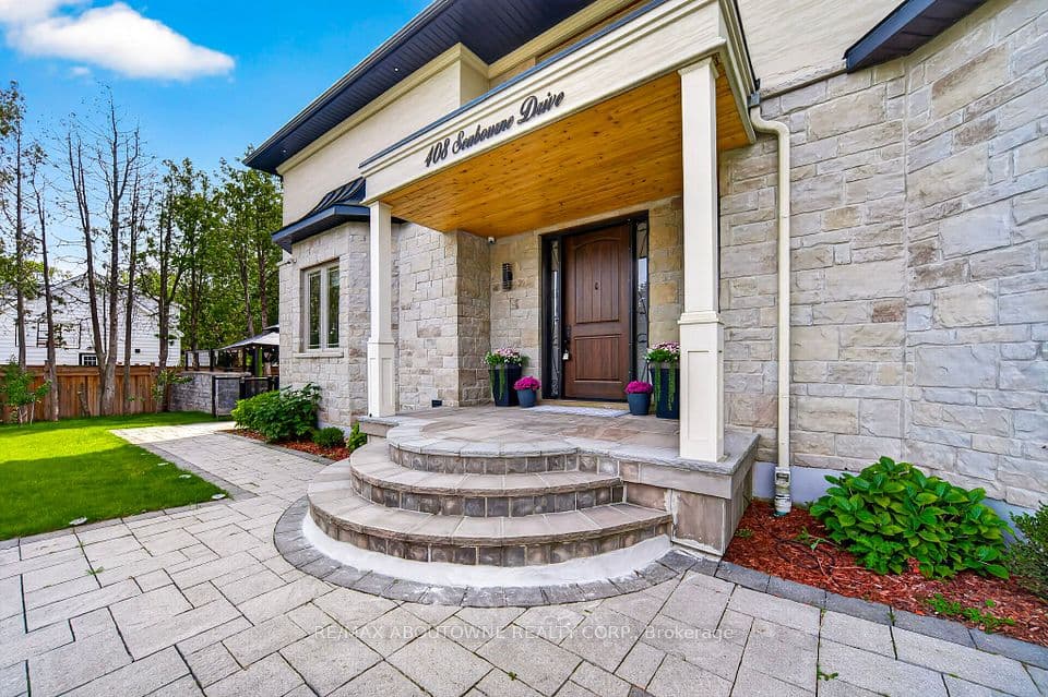 408 Seabourne Drive, Oakville, ON L6L 4G1 – photo 3