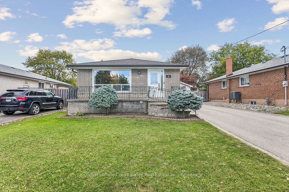 8 Milner Road, Brampton, ON L6W 3A5 – main photo