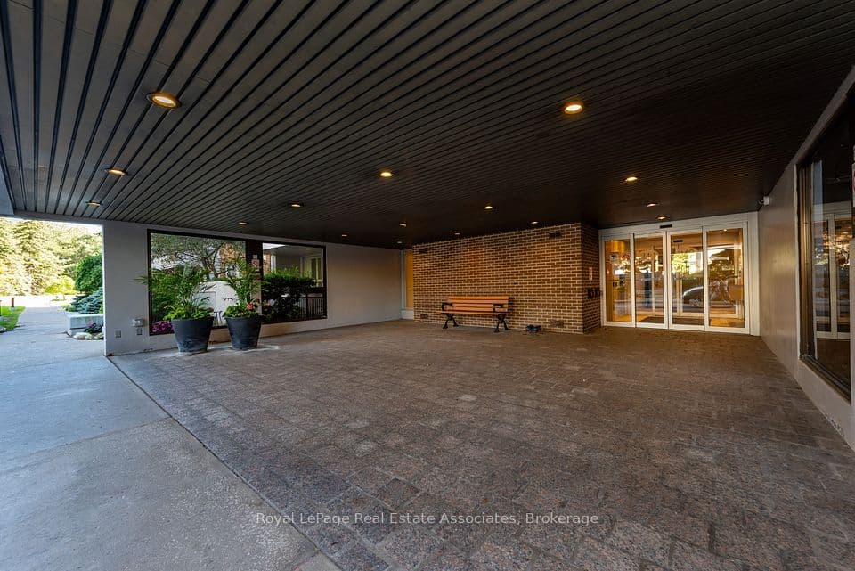 240 Scarlett Road #1906, Toronto, ON M6N 4X4 – photo 3