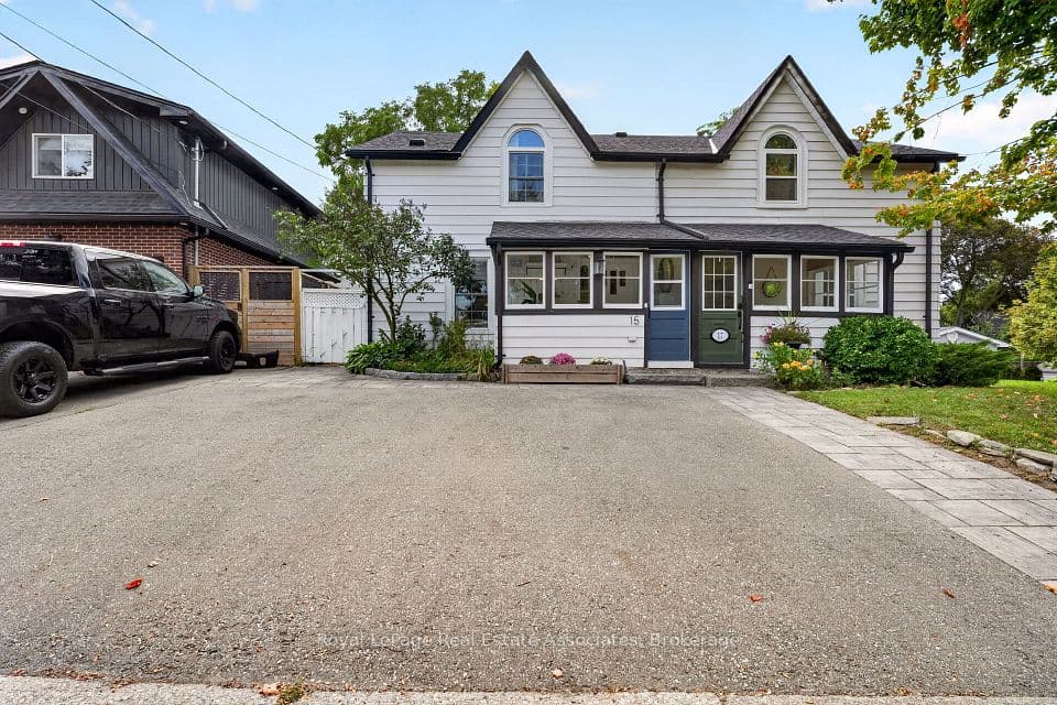 15 Charles Street, Halton Hills, ON L7G 2Z1 – main photo