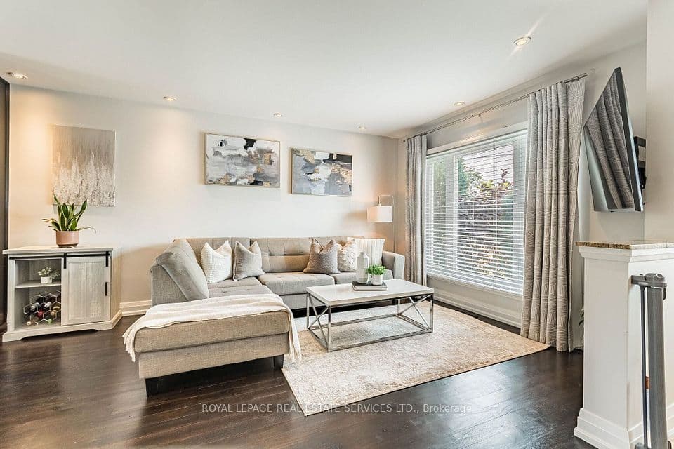 1192 Flagship Drive, Mississauga, ON L4Y 2K1 – photo 2