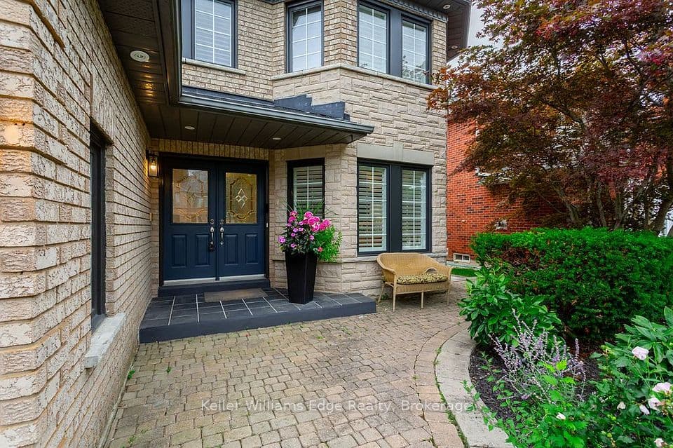 2084 Mckerlie Crescent, Burlington, ON L7M 4E8 – photo 2
