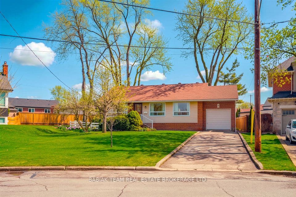 9 Camborne Avenue, Toronto, ON M3M 2P9 – photo 2