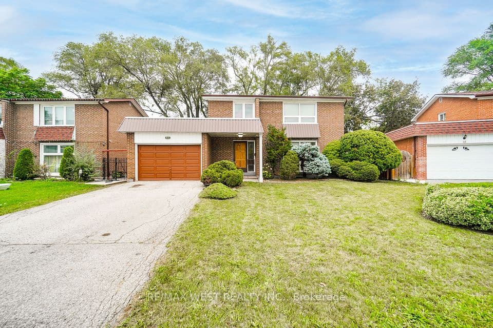 16 Opal Court, Toronto, ON M9V 3N3 – photo 2