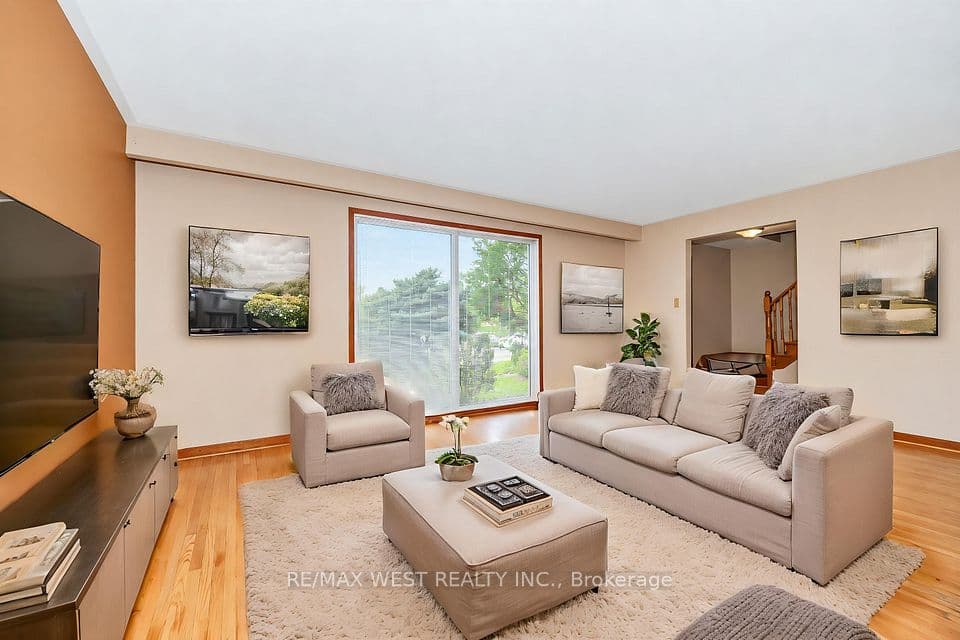 16 Opal Court, Toronto, ON M9V 3N3 – photo 3