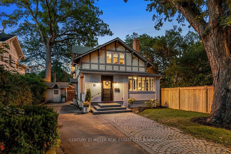 139 Allan Street, Oakville, ON L6J 3N6 – main photo