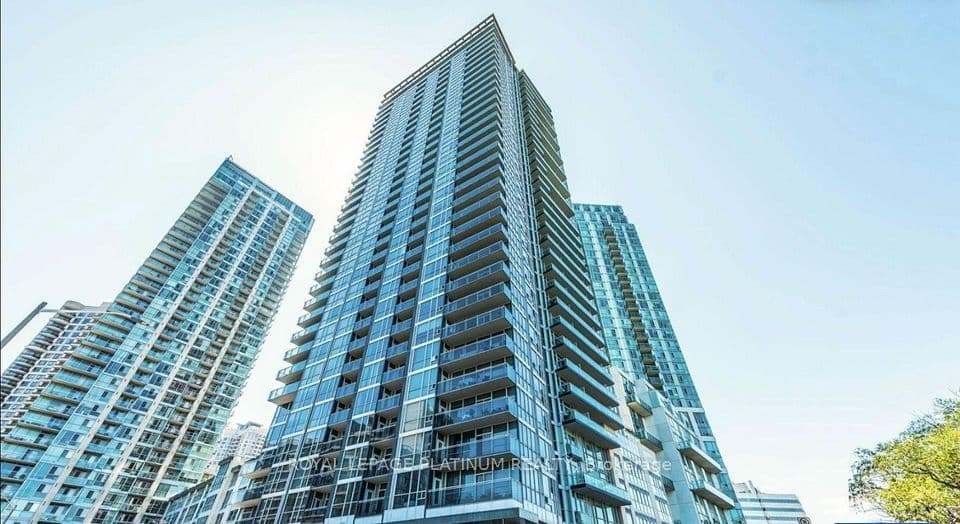 223 Webb Drive 1202, Mississauga, ON L5B 0E8 – main photo