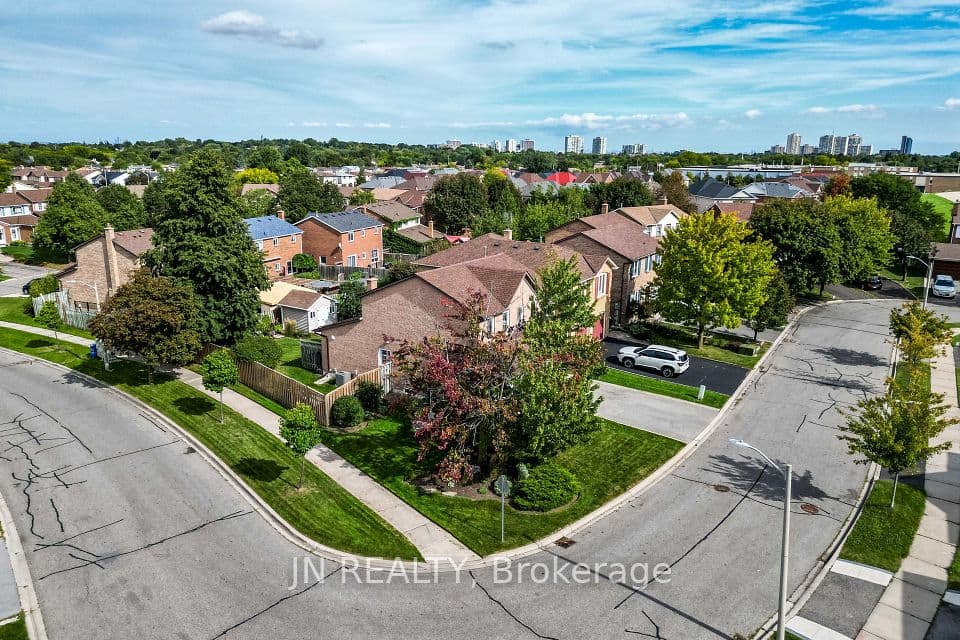 2 Nimrod Crescent, Brampton, ON L6S 4T8 – photo 3
