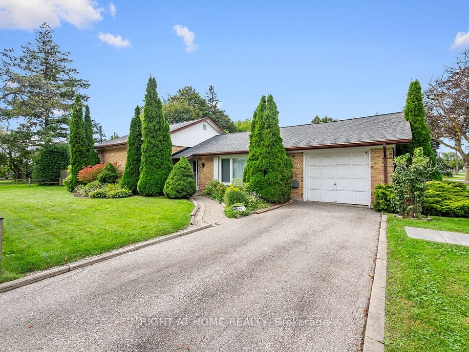 2 Leavenworth Crescent, Toronto, ON M9C 1T3 – main photo