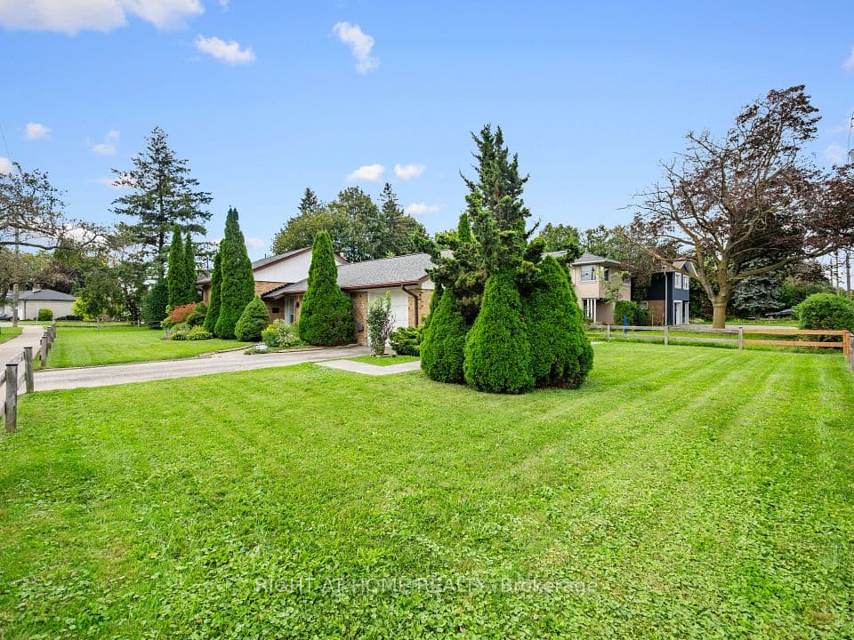 2 Leavenworth Crescent, Toronto, ON M9C 1T3 – photo 2