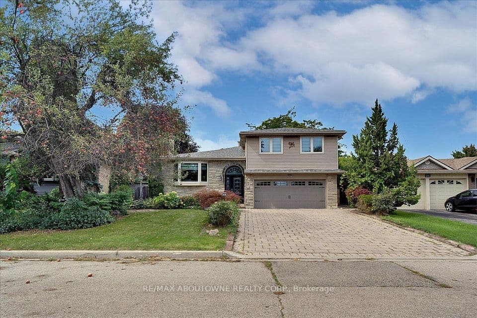 24 Golf View Drive, Brampton, ON L6W 1A5 – main photo