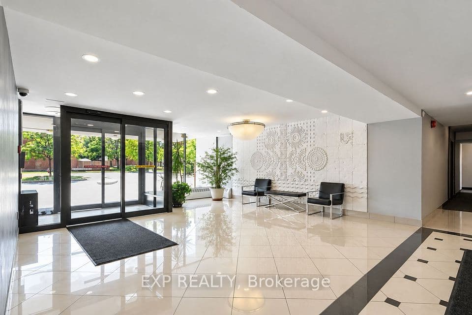 2301 Derry Road W 105, Mississauga, ON L5N 2R4 – photo 2