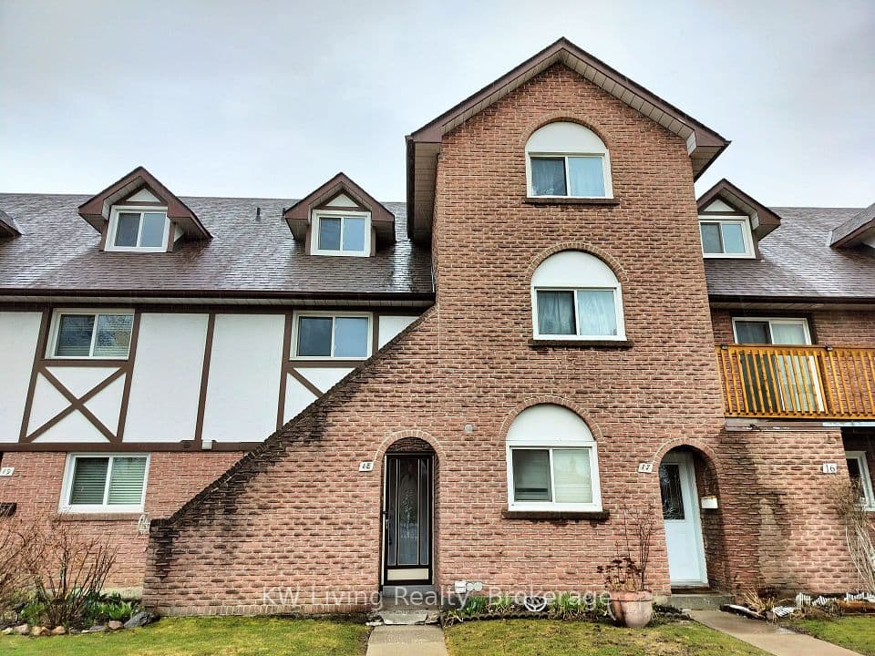 81 Irwin Road 18, Toronto, ON M9W 5W1 – main photo