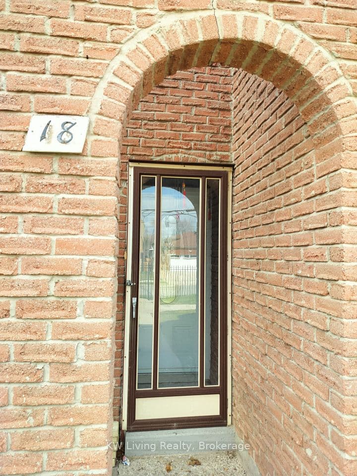 81 Irwin Road 18, Toronto, ON M9W 5W1 – photo 2