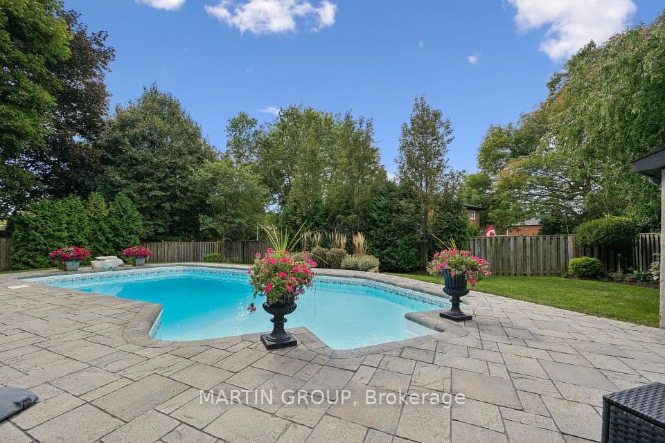 250 Mccraney Street W, Oakville, ON L6H 3B2 – photo 2