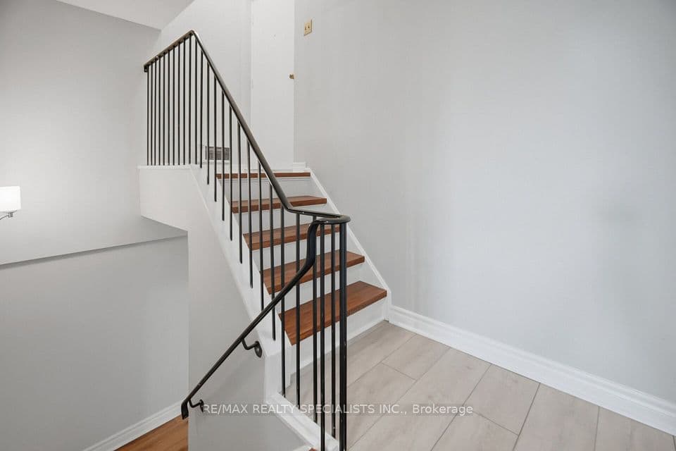 2170 Bromsgrove Road 6, Mississauga, ON L5J 4J2 – photo 2