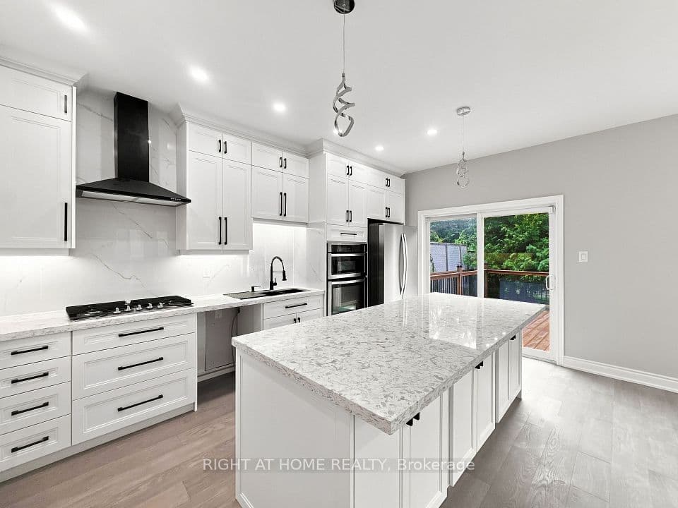 1530 Portsmouth Place, Mississauga, ON L5M 7W1 – photo 3