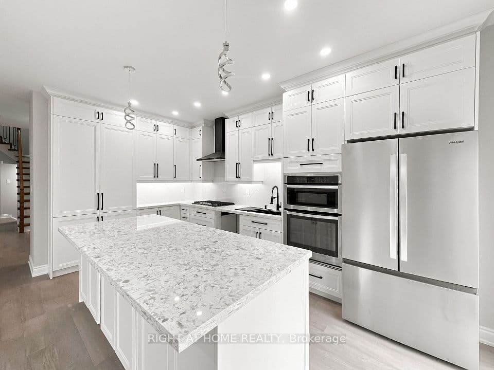 1530 Portsmouth Place, Mississauga, ON L5M 7W1 – photo 2