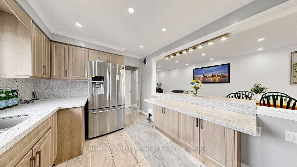 95 Snowood Court, Toronto, ON M3N 1E7 – photo 2