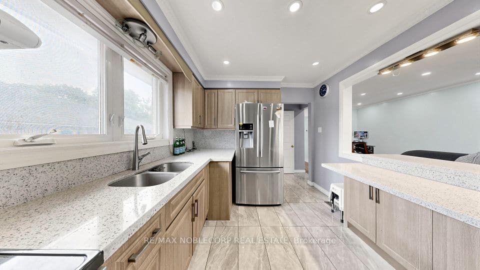 95 Snowood Court, Toronto, ON M3N 1E7 – photo 3