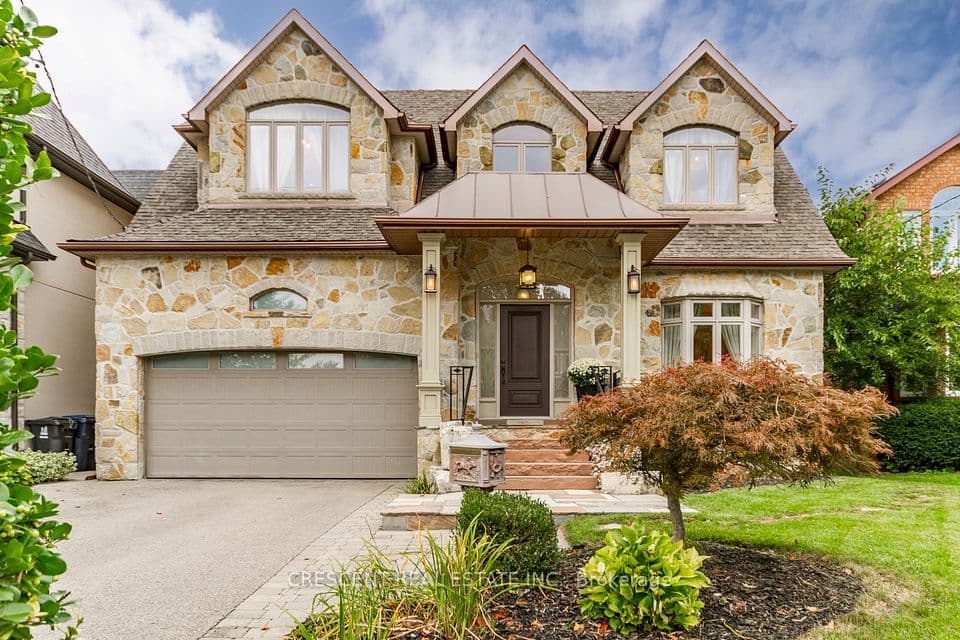 17 Agar Crescent, Toronto, ON M9B 5A4 – main photo