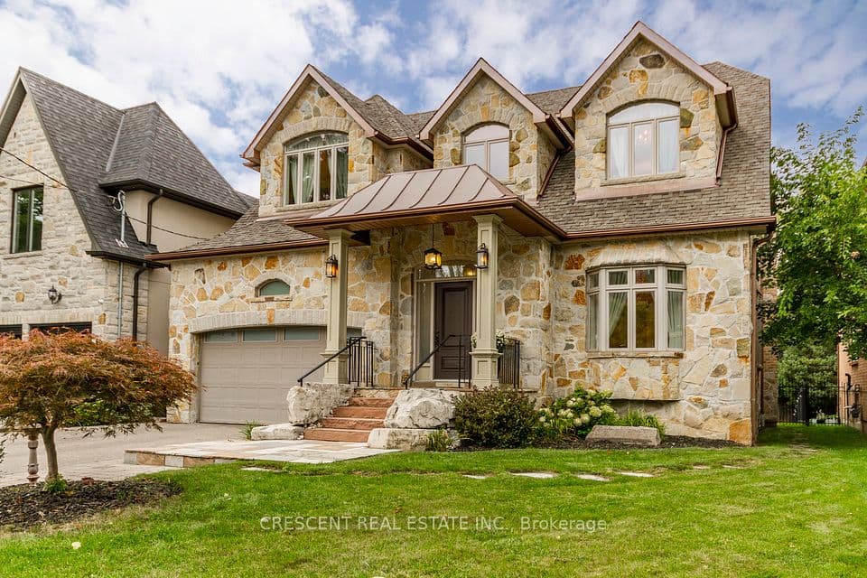 17 Agar Crescent, Toronto, ON M9B 5A4 – photo 2