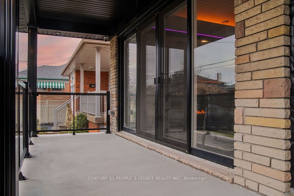 37 Bentworth Avenue, Toronto, ON M6A 1P1 – photo 2