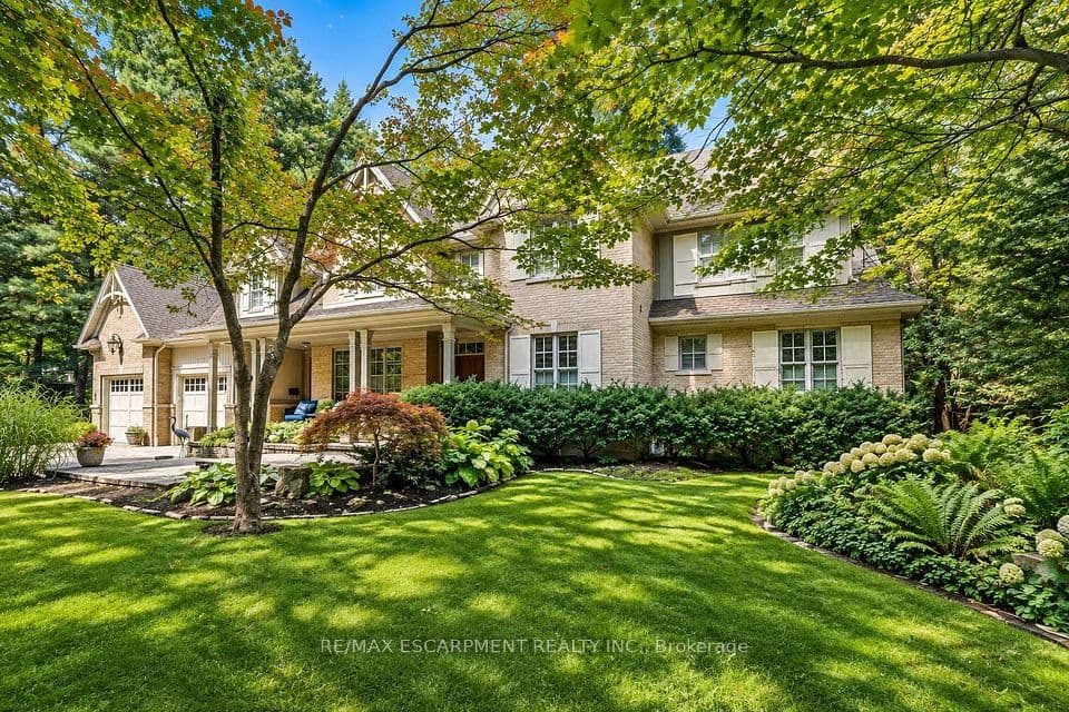 2209 Pineneedle Row, Mississauga, ON L5C 1V4 – photo 3