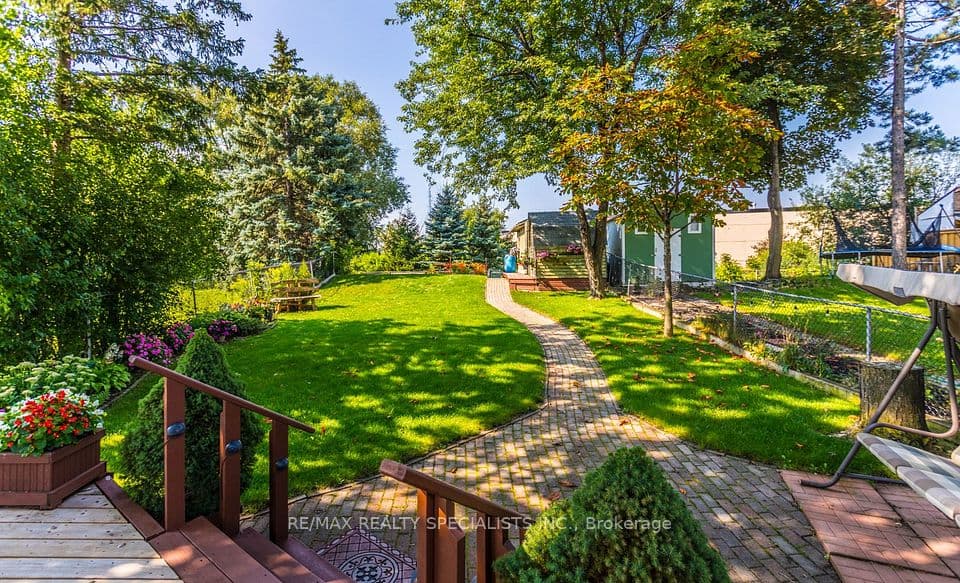 32 Falconer Drive, Mississauga, ON L5N 1M4 – photo 2